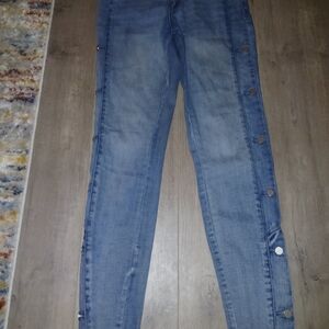 Stylish Womens Light Blue Skinny Jeans W/ Button Sides Size 4